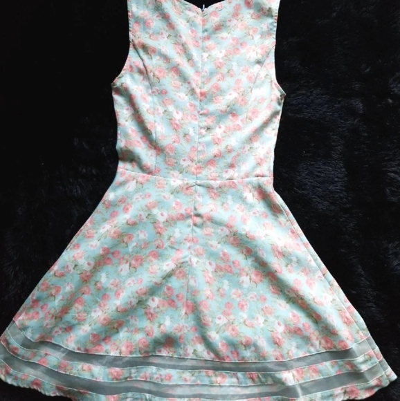 Dress - Picture 4 of 7